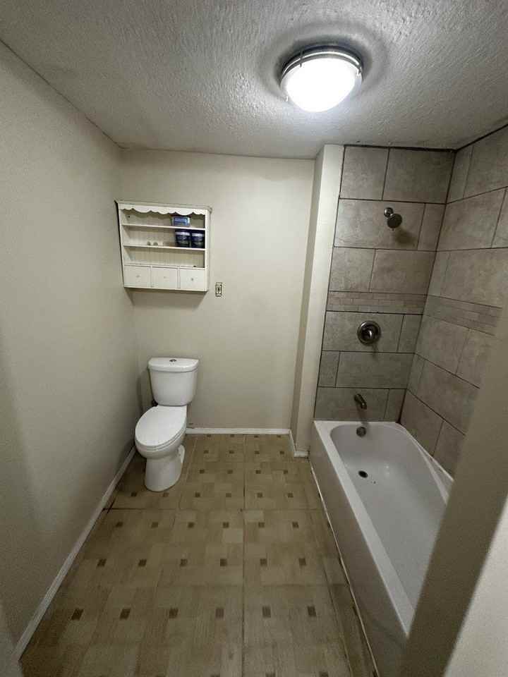 435 S Poplar Ave - Photo 6 of 45