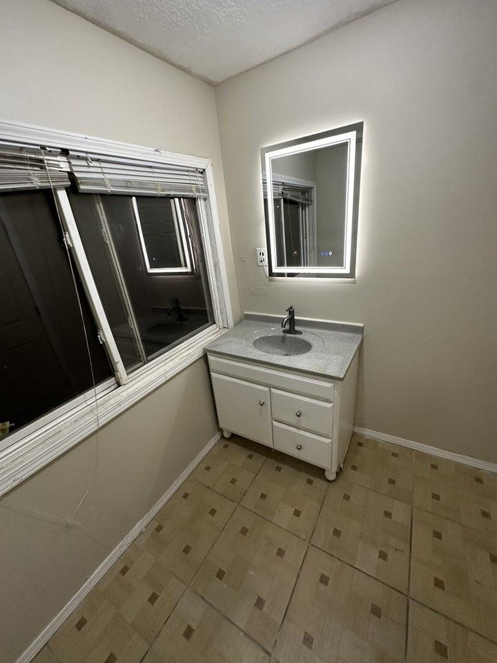 435 S Poplar Ave - Photo 7 of 45