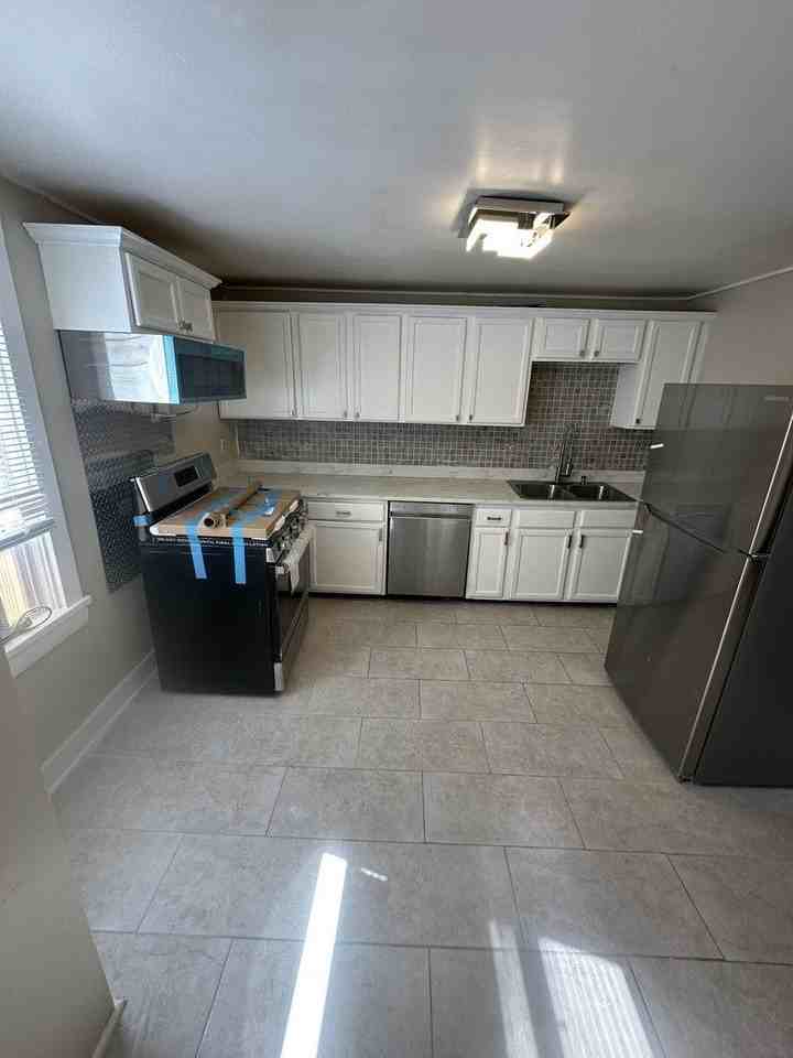 554 W Station St - Photo 2 of 38