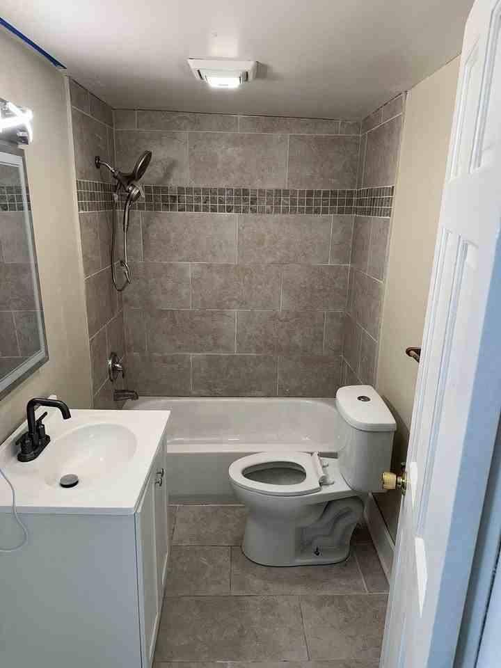 554 W Station St - Photo 4 of 38