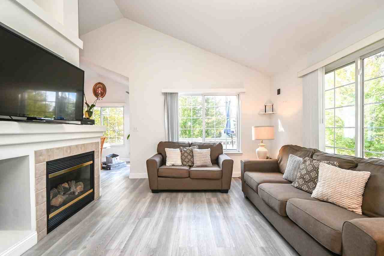 714 S Rosehall Ln - Photo 4 of 23