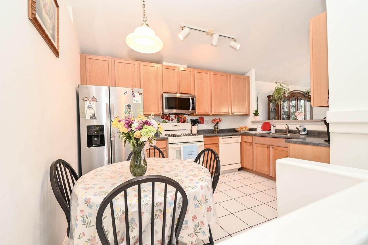 714 S Rosehall Ln - Photo 5 of 23