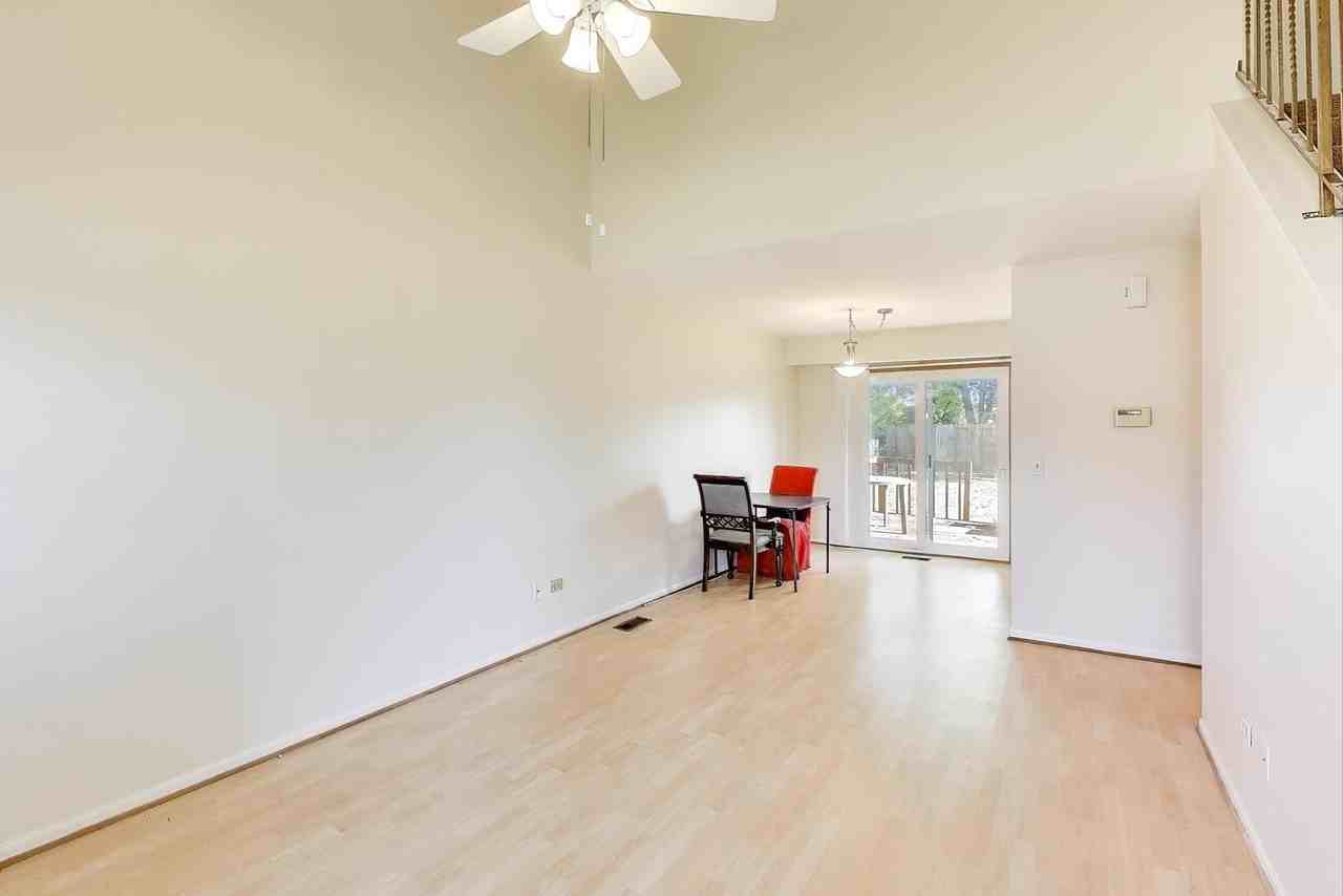 1018 Pheasant Run Ln - Photo 3 of 25