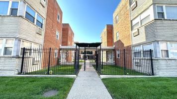 featured image of 2409 W Balmoral Ave Apt 2d #2D