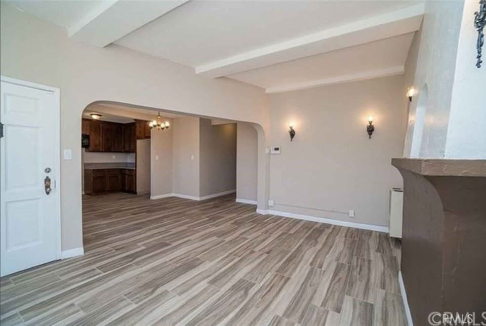 636 W 107th St - Photo 2 of 18