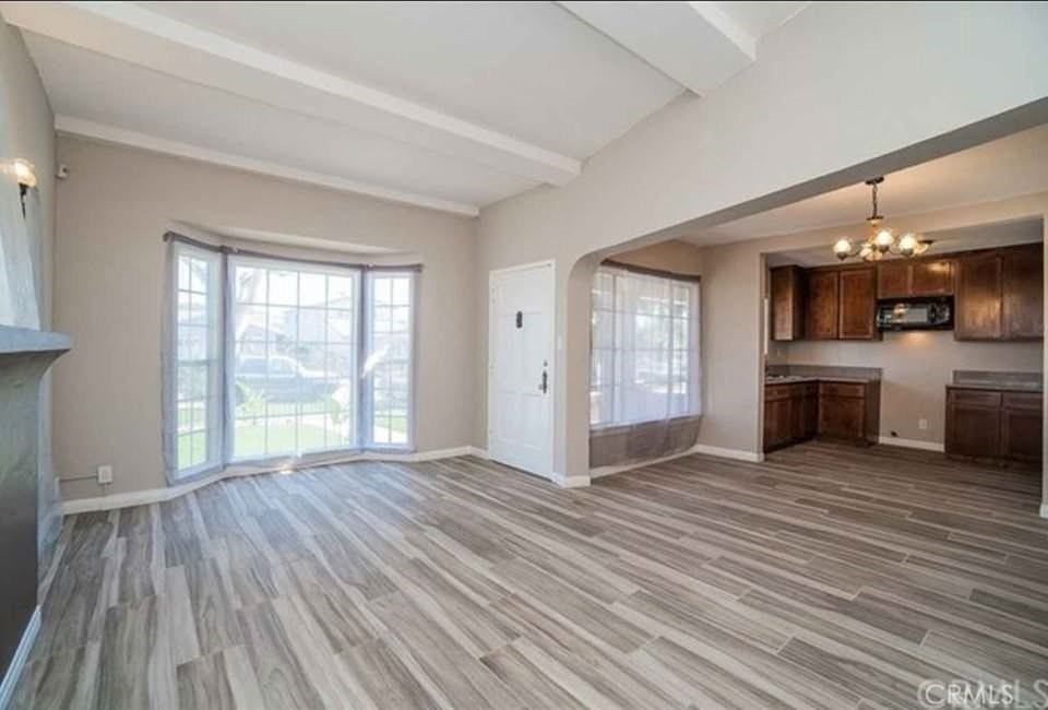 636 W 107th St - Photo 4 of 18