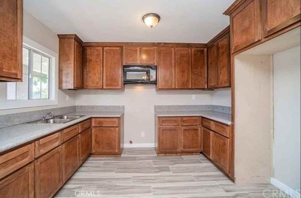 636 W 107th St - Photo 5 of 18