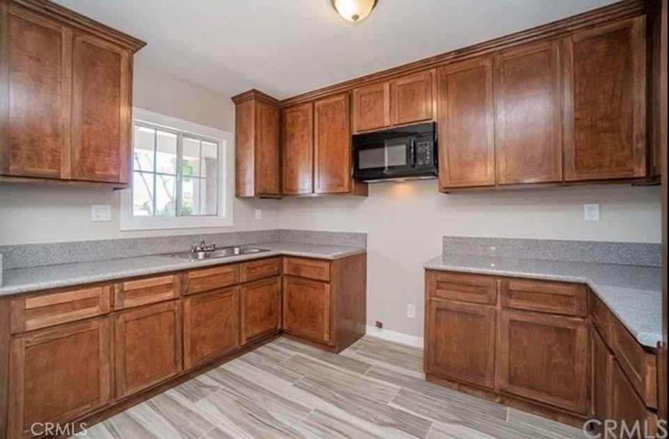 636 W 107th St - Photo 6 of 18