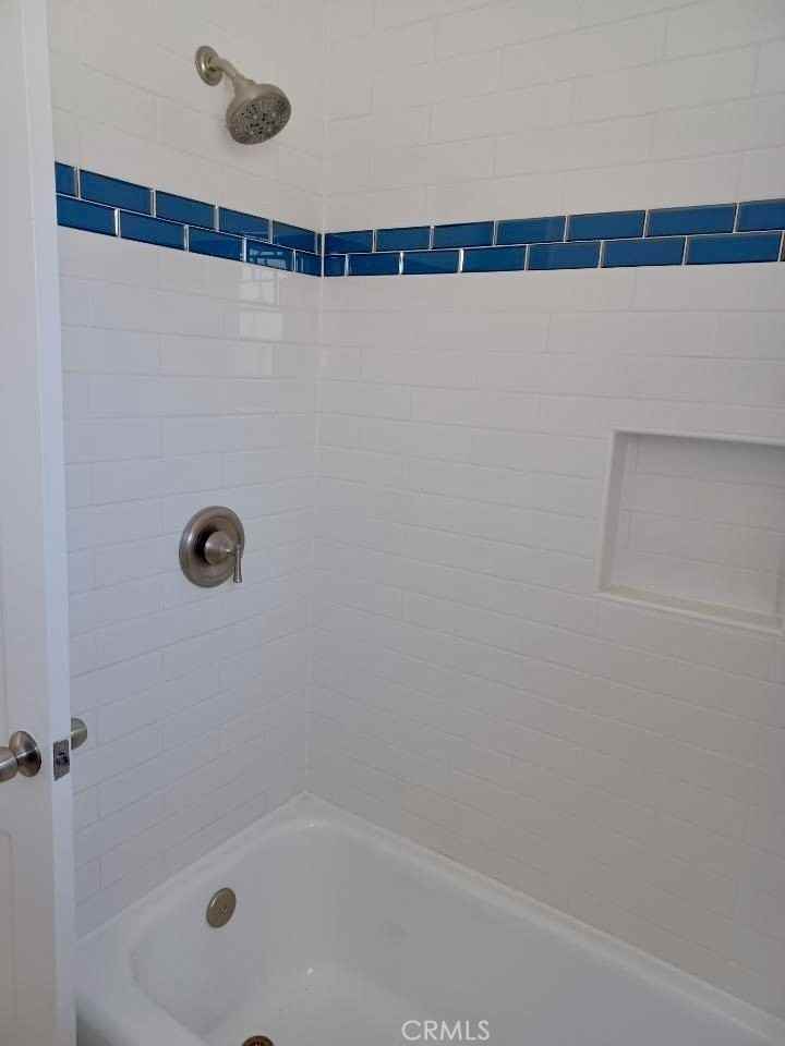 137 S Muscatel Ave - Photo 3 of 8