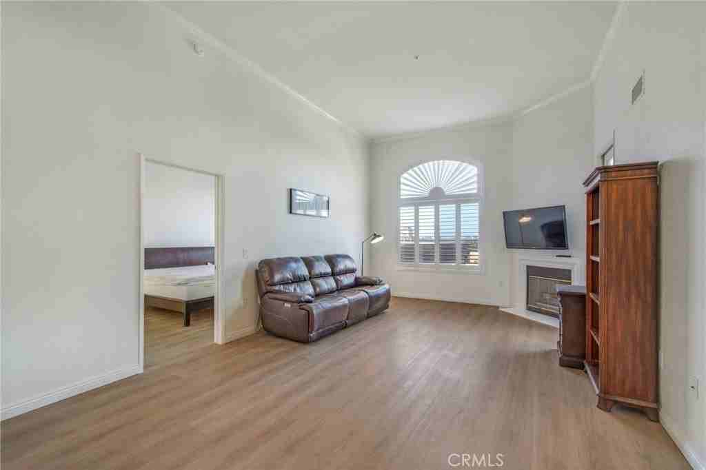 9229 Regents Rd #L406 - Photo 2 of 27