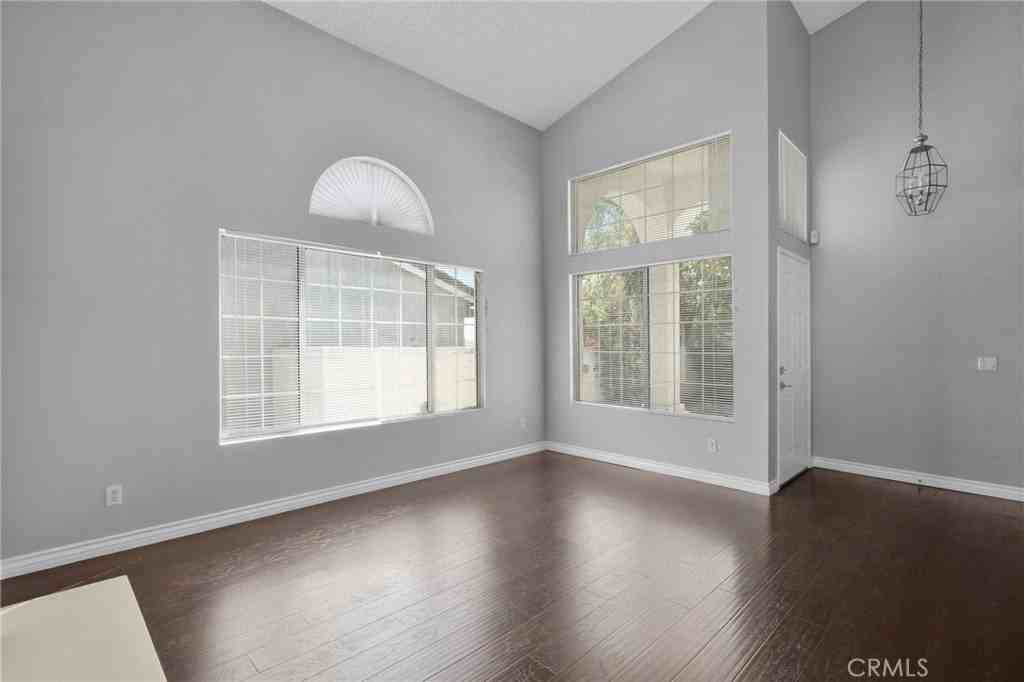 6607 Salem Ct - Photo 5 of 22