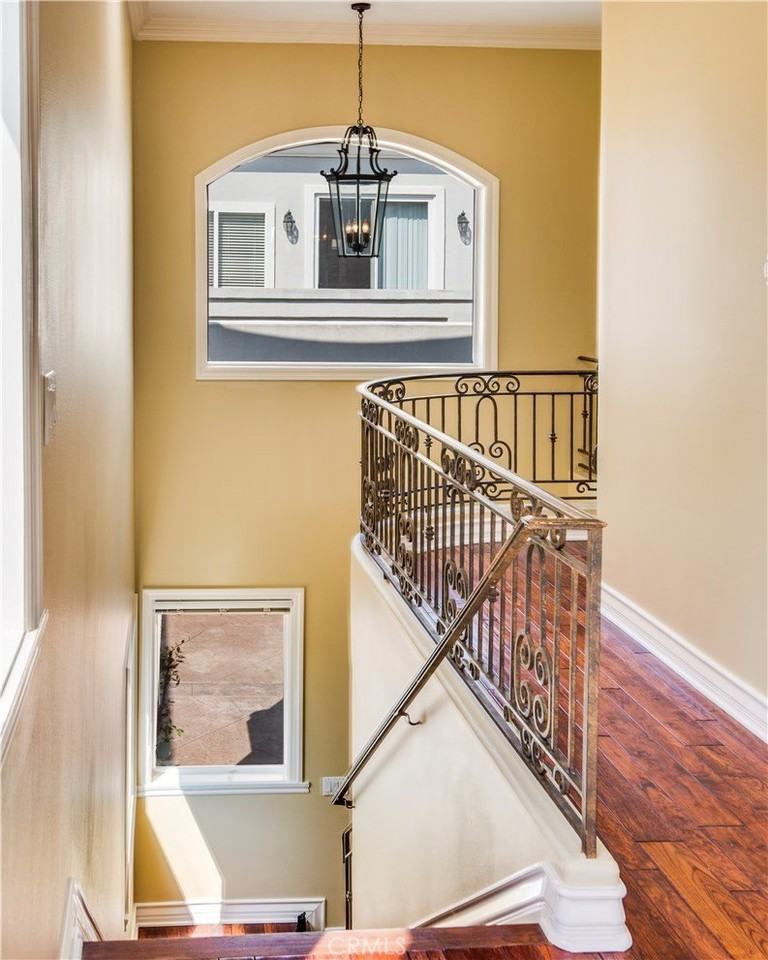 513 N Juanita Ave #B - Photo 3 of 35