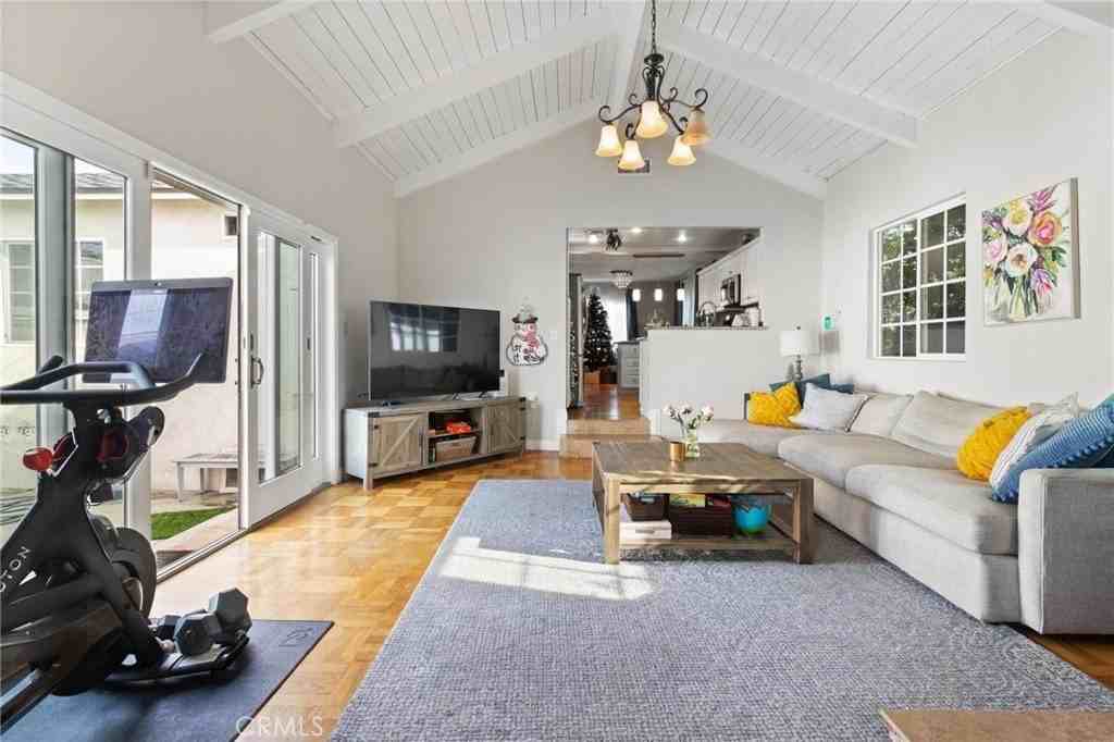 1205 Manzanita Ln - Photo 3 of 19