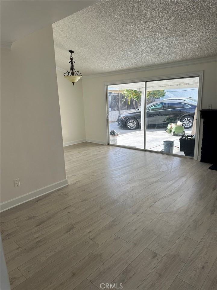 9511 Hayvenhurst Ave - Photo 4 of 10