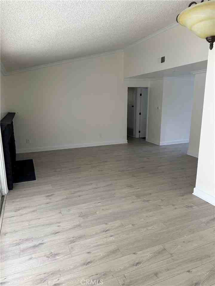 9511 Hayvenhurst Ave - Photo 6 of 10