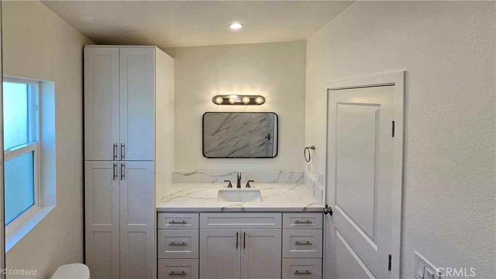 5634 Wish Ave - Photo 5 of 7