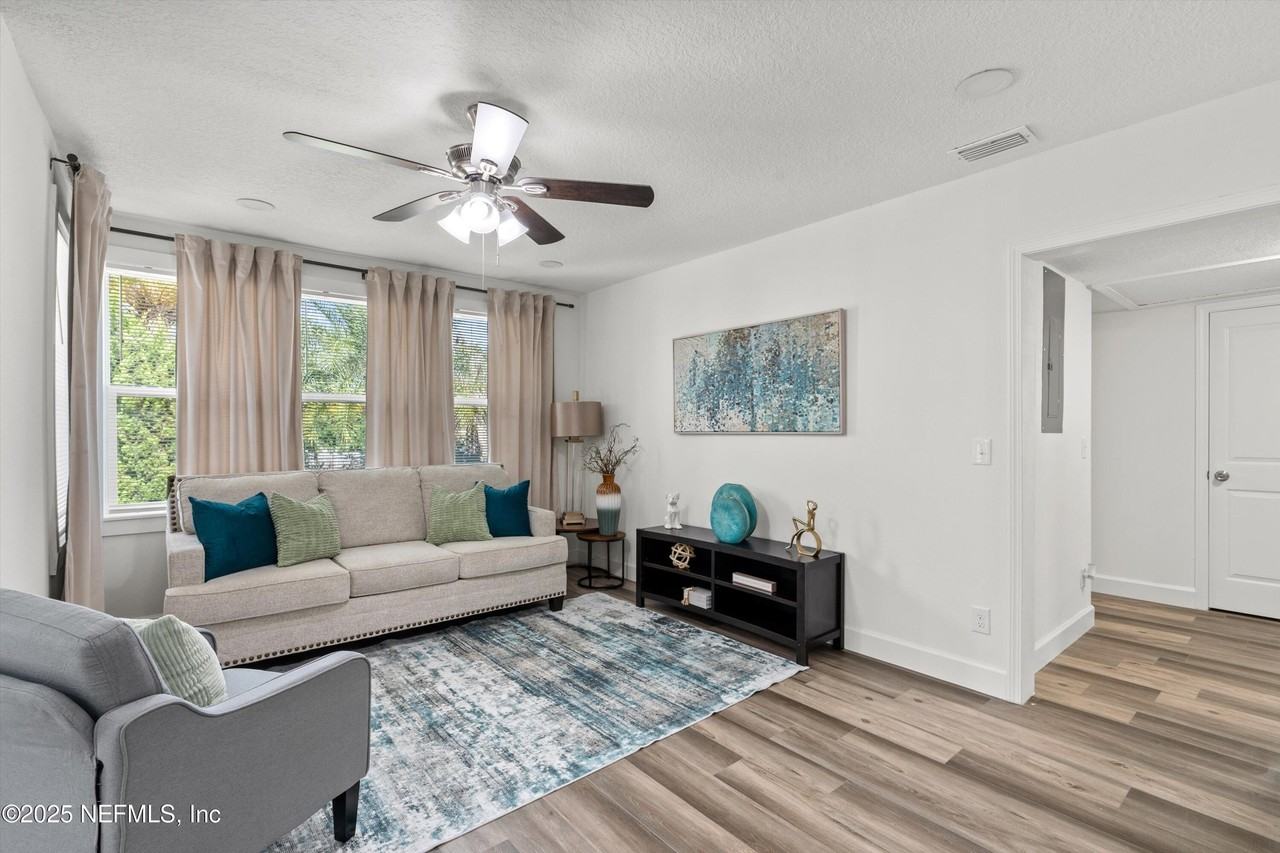 805 Garth Ave - Photo 3 of 9