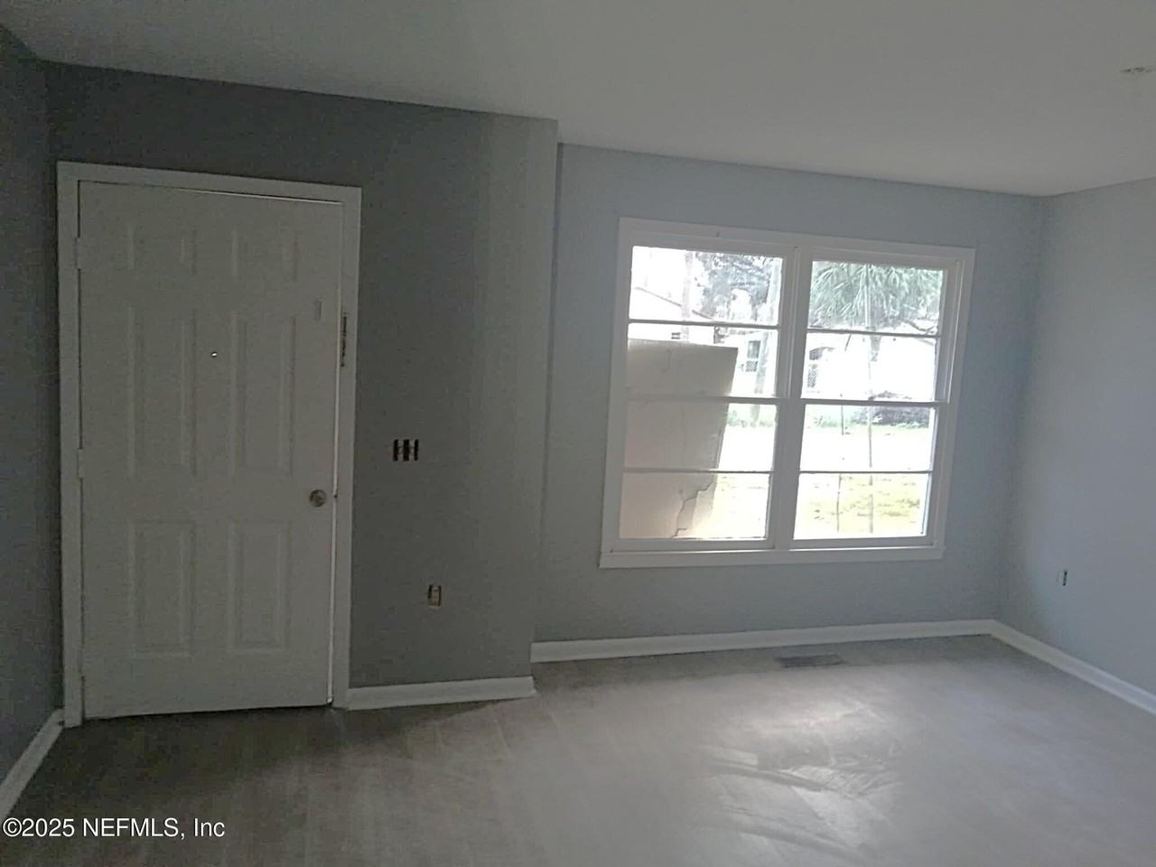 1568 Hatley St W - Photo 3 of 15