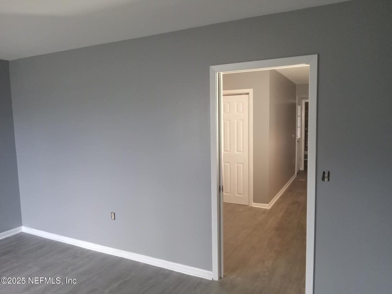 1568 Hatley St W - Photo 4 of 15