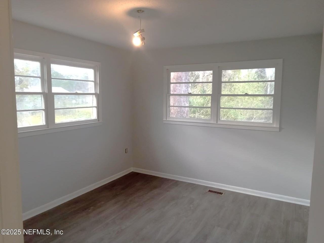 1568 Hatley St W - Photo 7 of 15