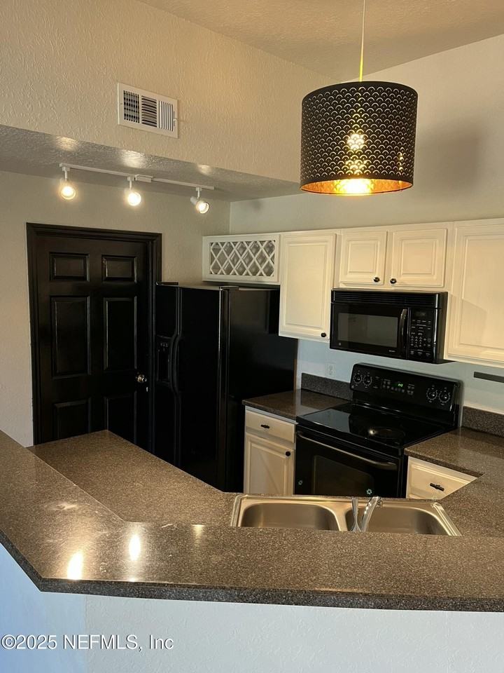 425 Timberwalk Ct Unit 1135 #1135 - Photo 4 of 22