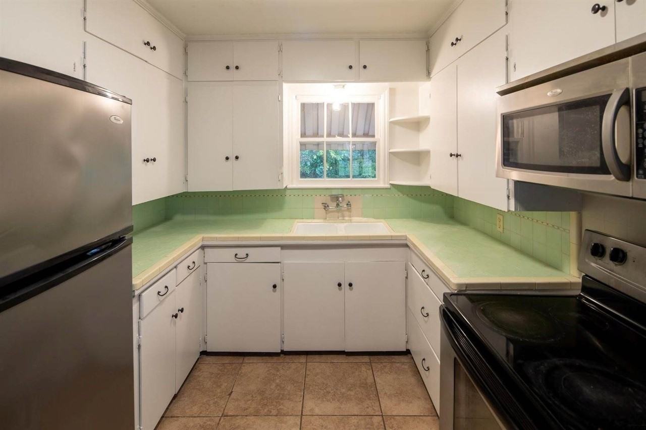 1913 S Sneed Ave - Photo 2 of 10