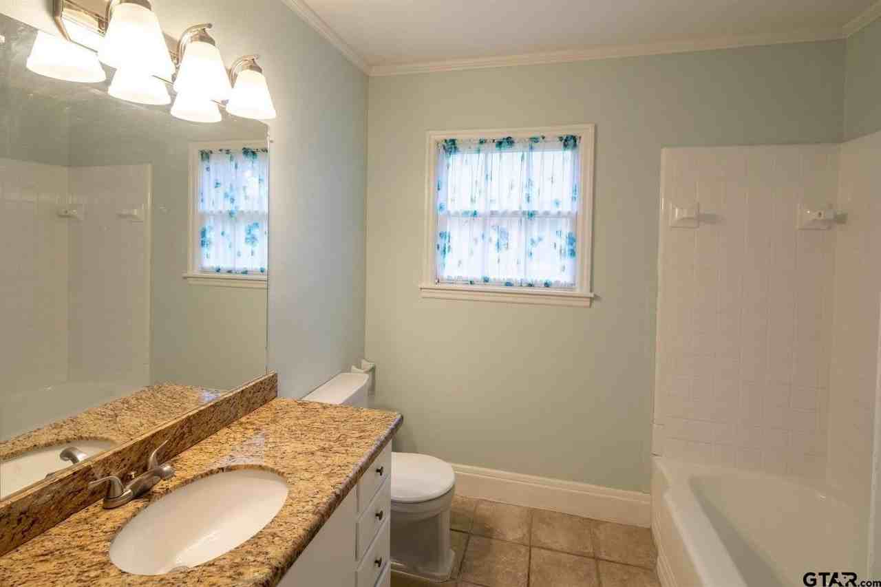 1913 S Sneed Ave - Photo 5 of 10