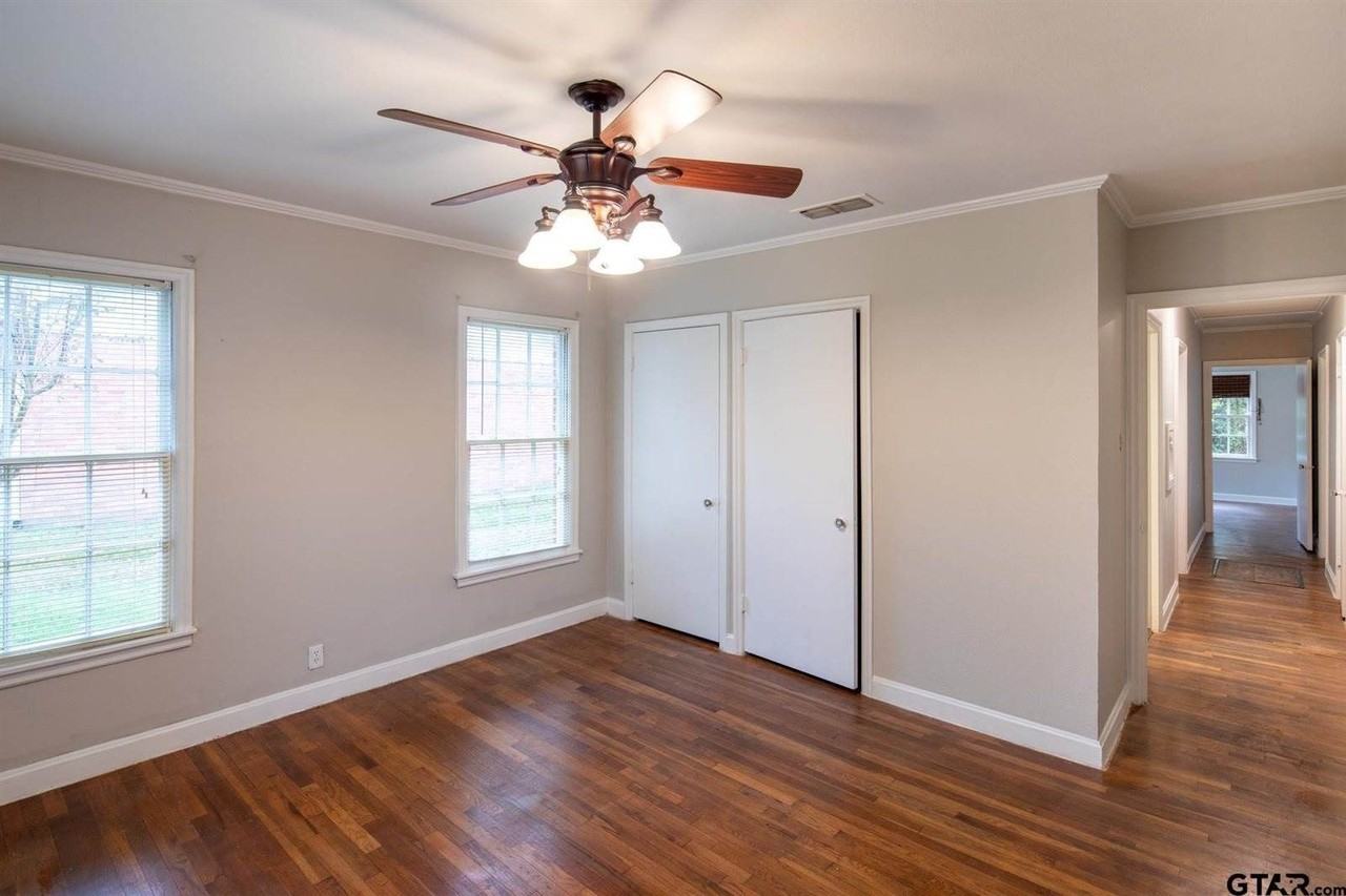 1913 S Sneed Ave - Photo 6 of 10