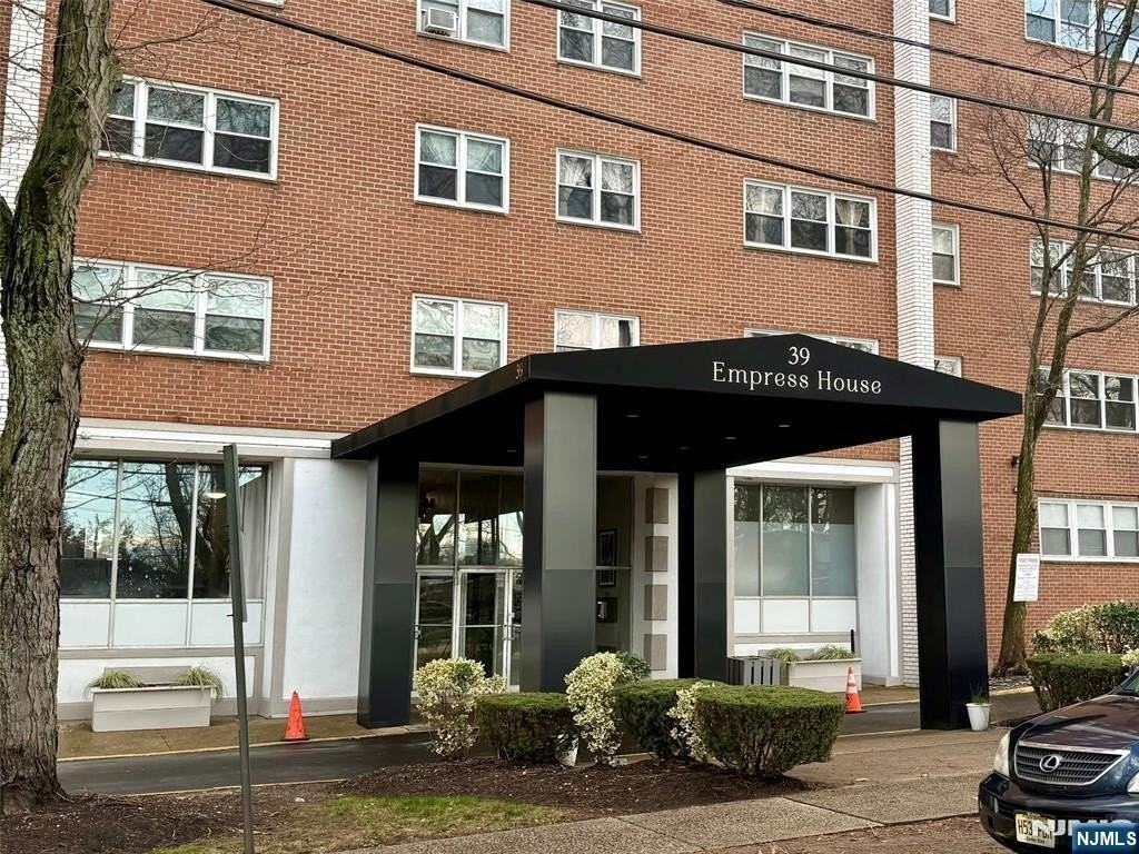 E 39th St - Photo 2 of 19