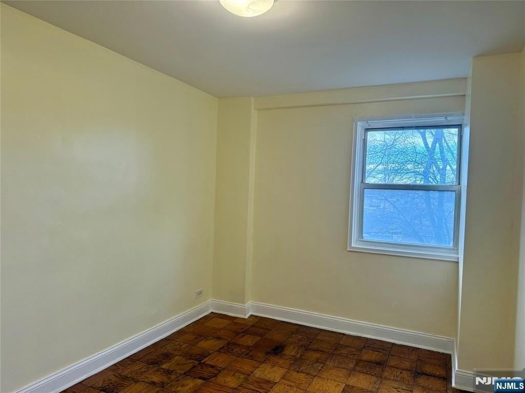 E 39th St - Photo 7 of 19