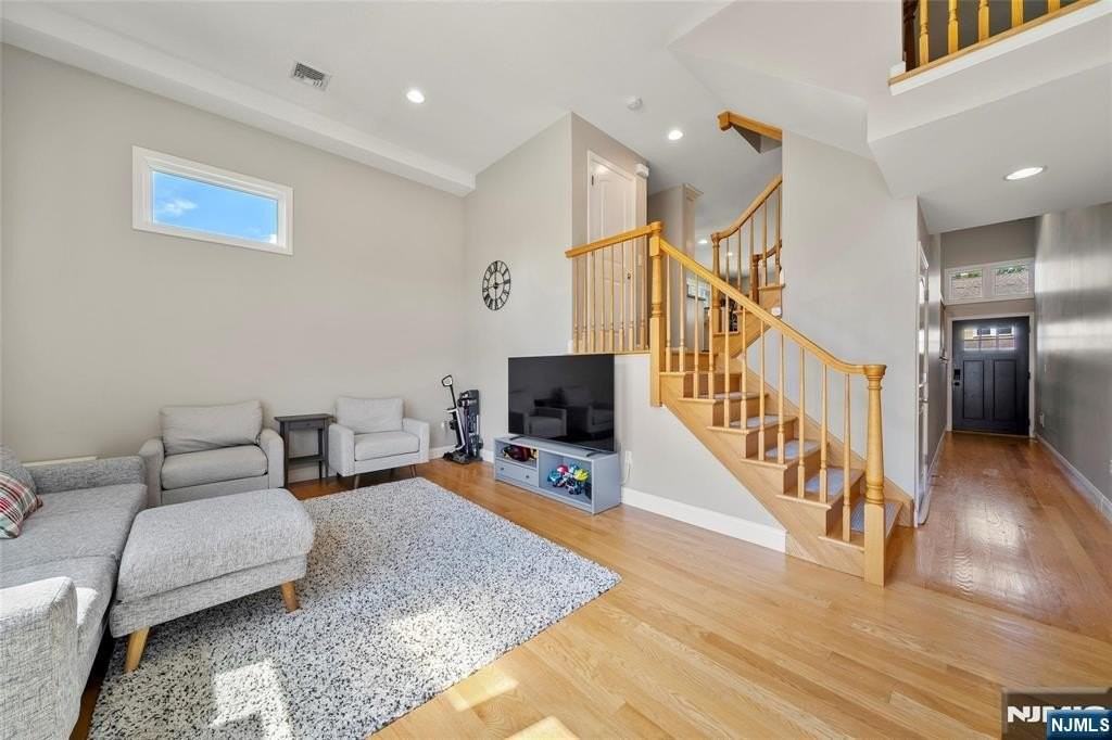 17B Chamberlain Ave - Photo 3 of 21