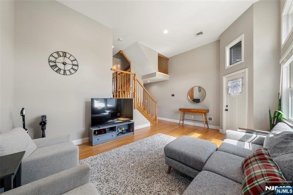 17B Chamberlain Ave - Photo 5 of 21