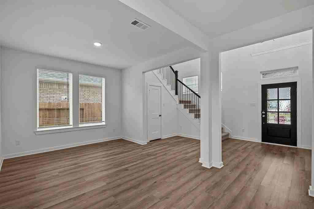 1628 Hydrangea Ln - Photo 4 of 20