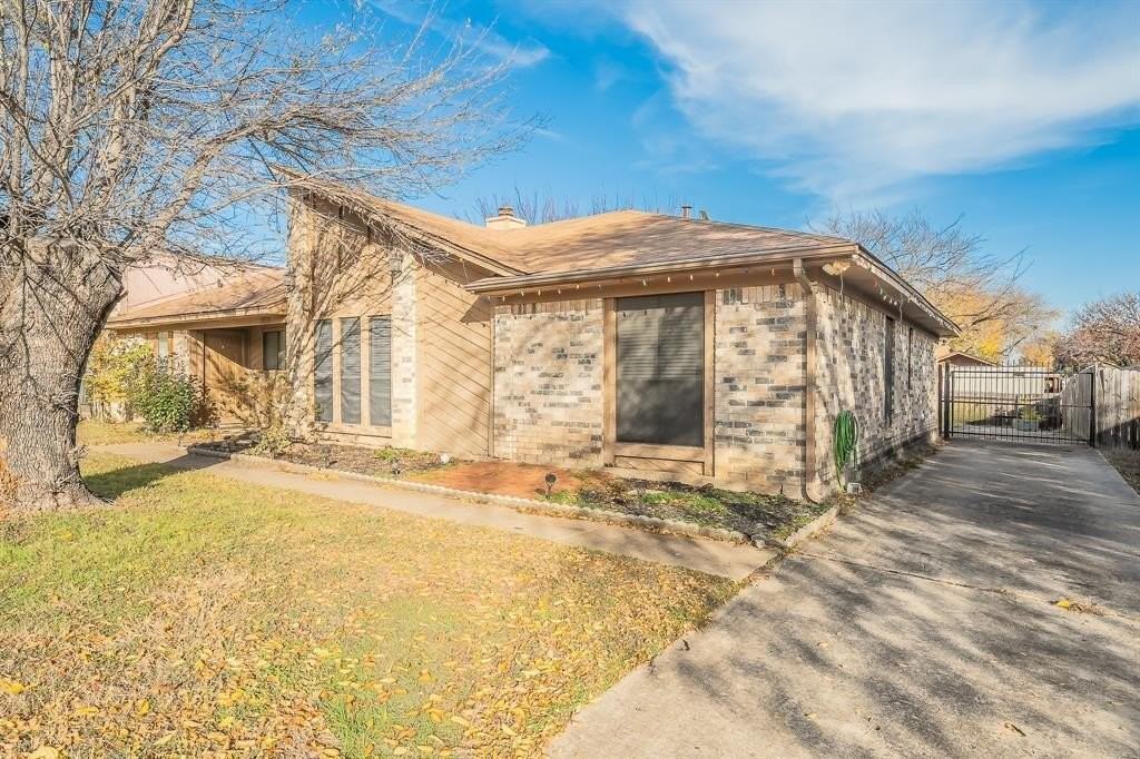 808 Blessing Creek Dr - Photo 3 of 33