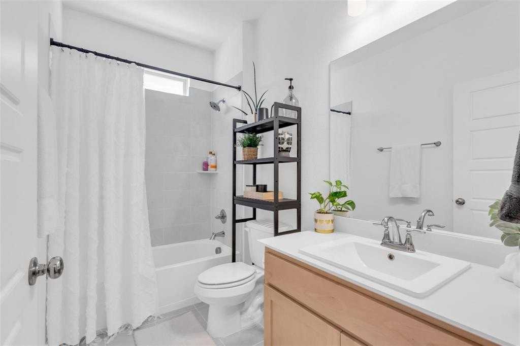 2428 Mankato Dr - Photo 5 of 25