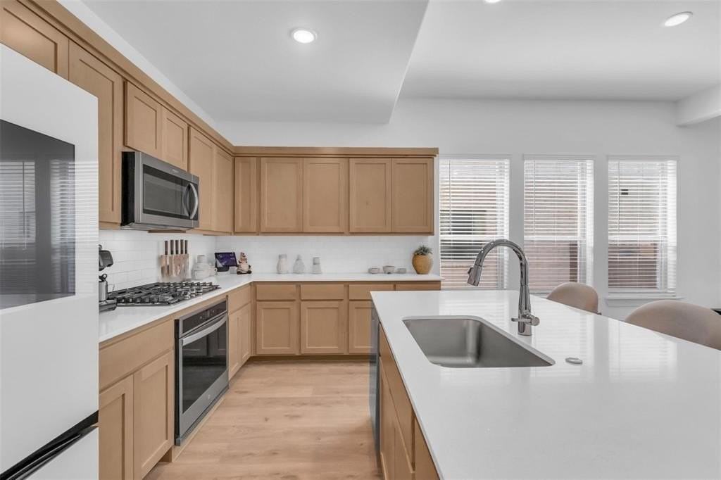 2428 Mankato Dr - Photo 7 of 25