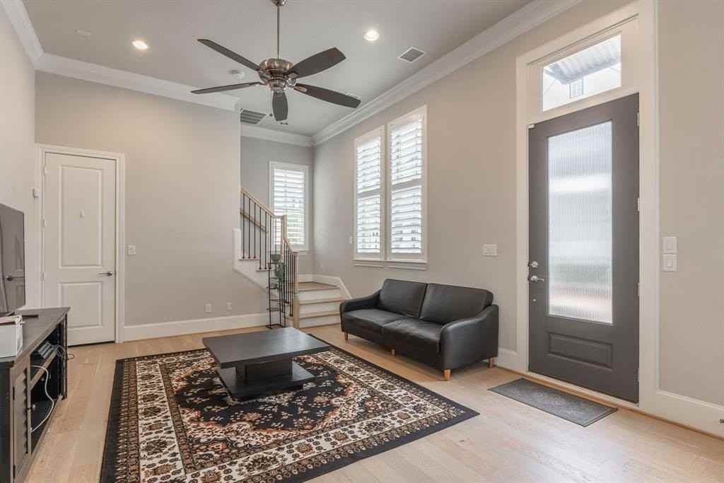 1701 Millsap Ln - Photo 4 of 27