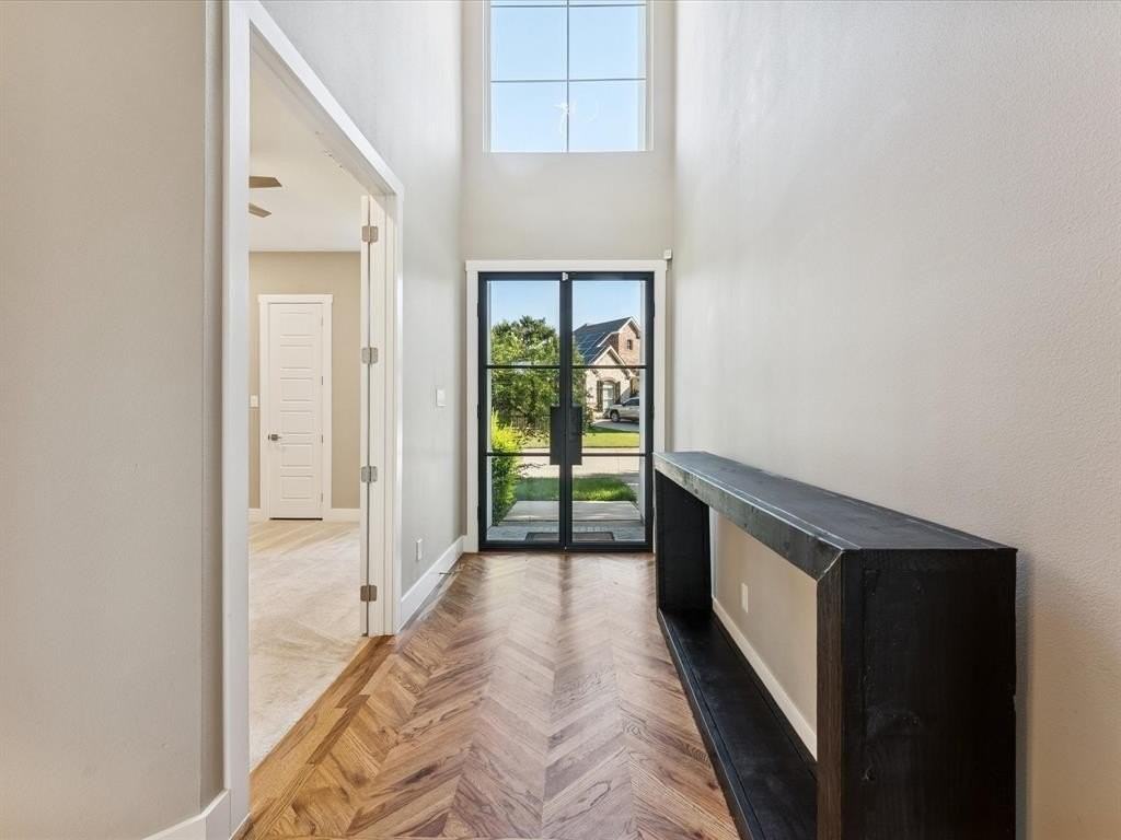 914 Saint George Pl - Photo 2 of 38