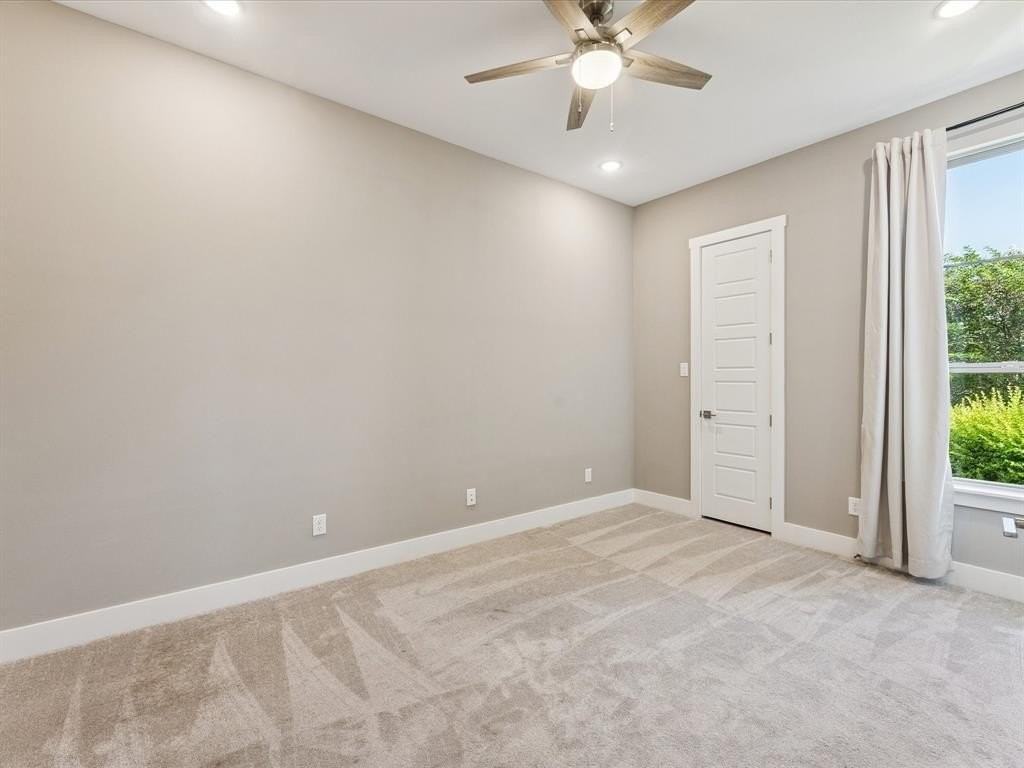 914 Saint George Pl - Photo 3 of 38