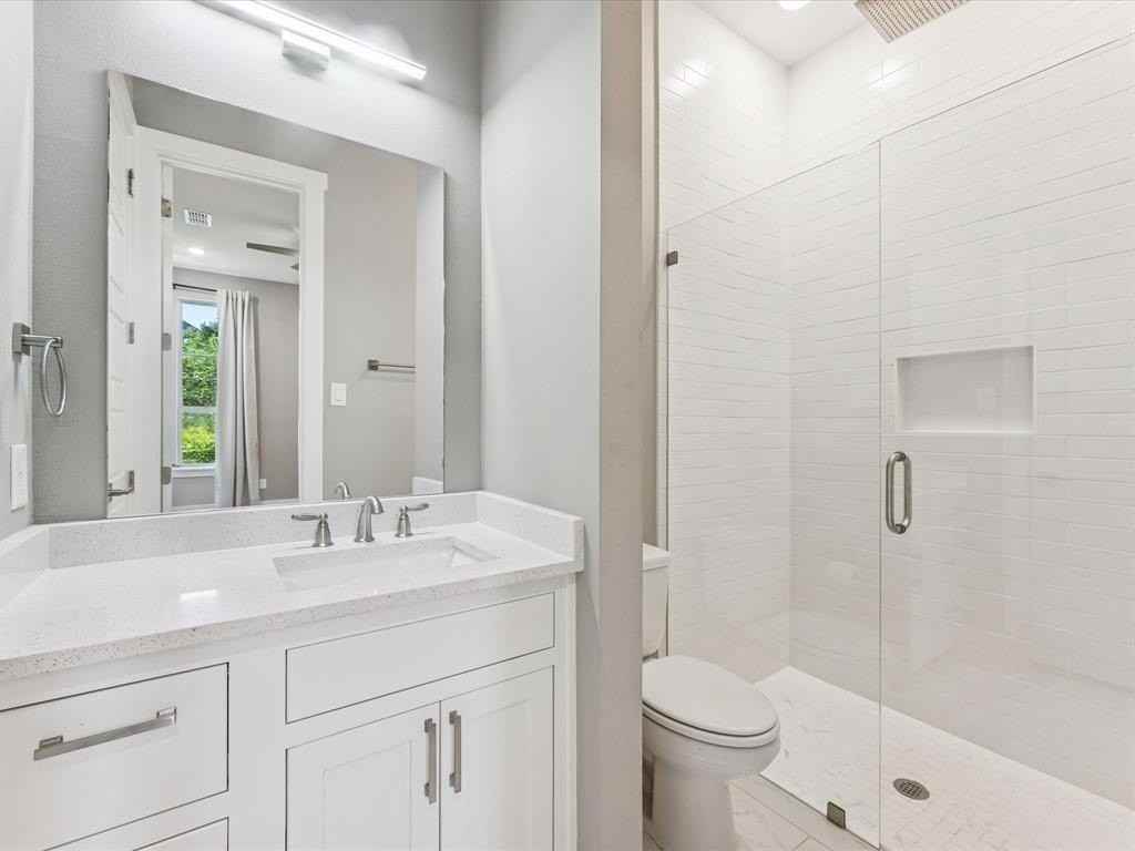 914 Saint George Pl - Photo 4 of 38