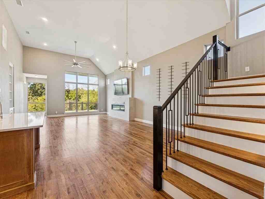 914 Saint George Pl - Photo 5 of 38