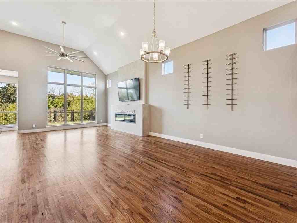 914 Saint George Pl - Photo 6 of 38