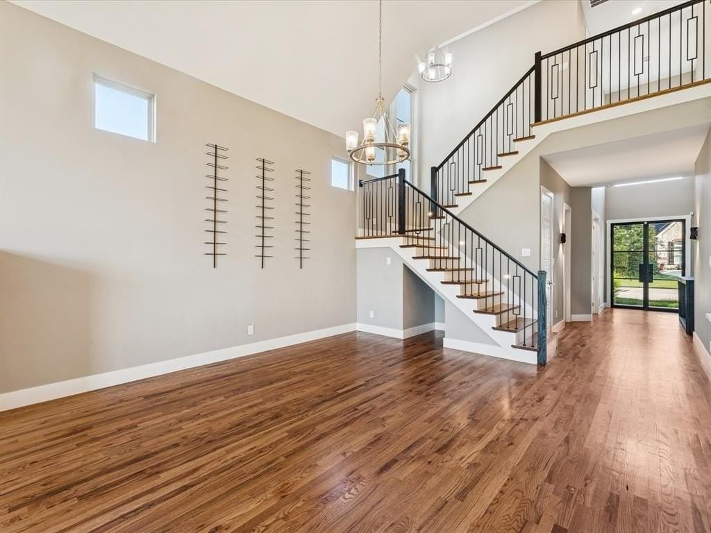 914 Saint George Pl - Photo 7 of 38