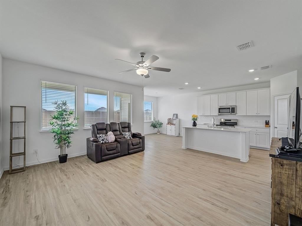 336 Ardsley Ln - Photo 4 of 28