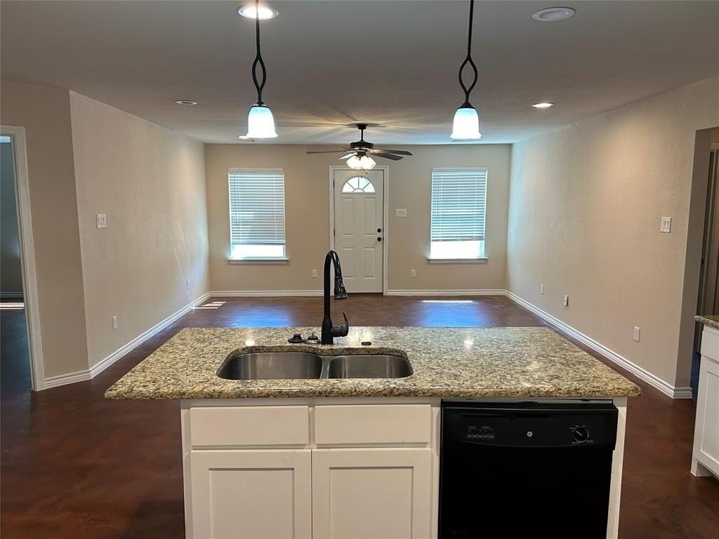 313 Elmwood St - Photo 3 of 21