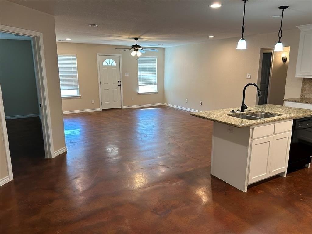 313 Elmwood St - Photo 4 of 21