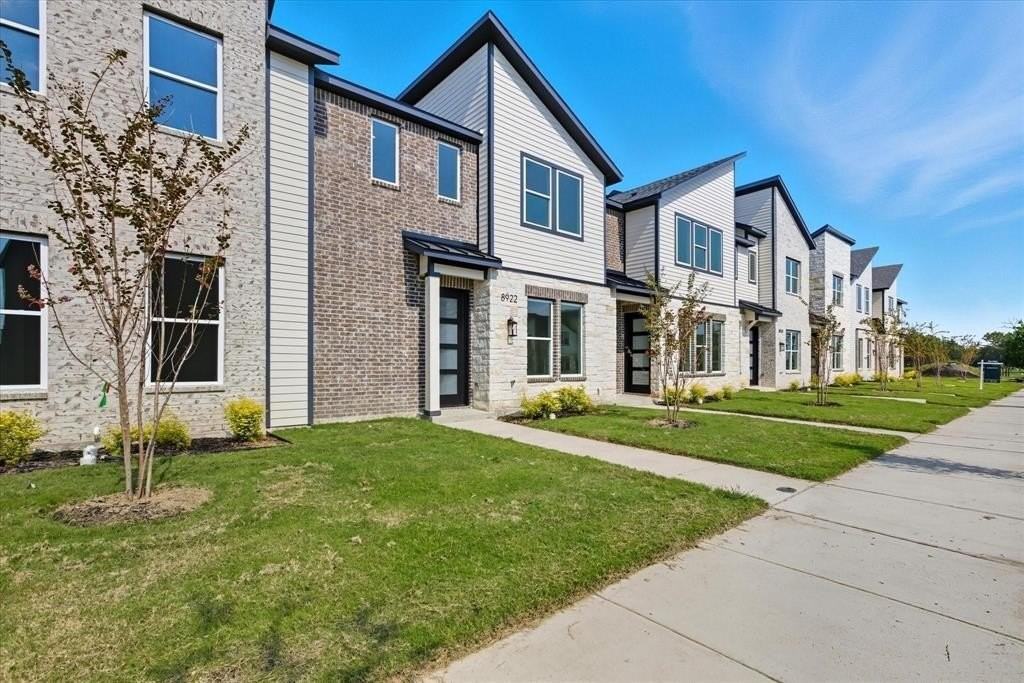 8922 Lowell St - Photo 2 of 21