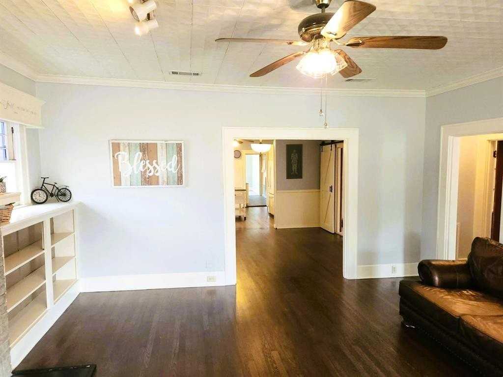 708 N Rockwall Ave - Photo 4 of 12