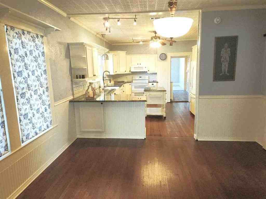 708 N Rockwall Ave - Photo 5 of 12