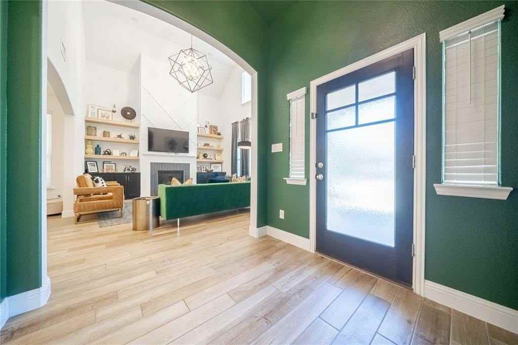 7305 Elm Grove Ln - Photo 2 of 37